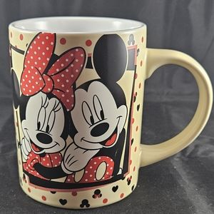 DISNEY COFFEE MUG MICKEY & MINNIE BY JERRY LEIGH HEARTS 14 oz